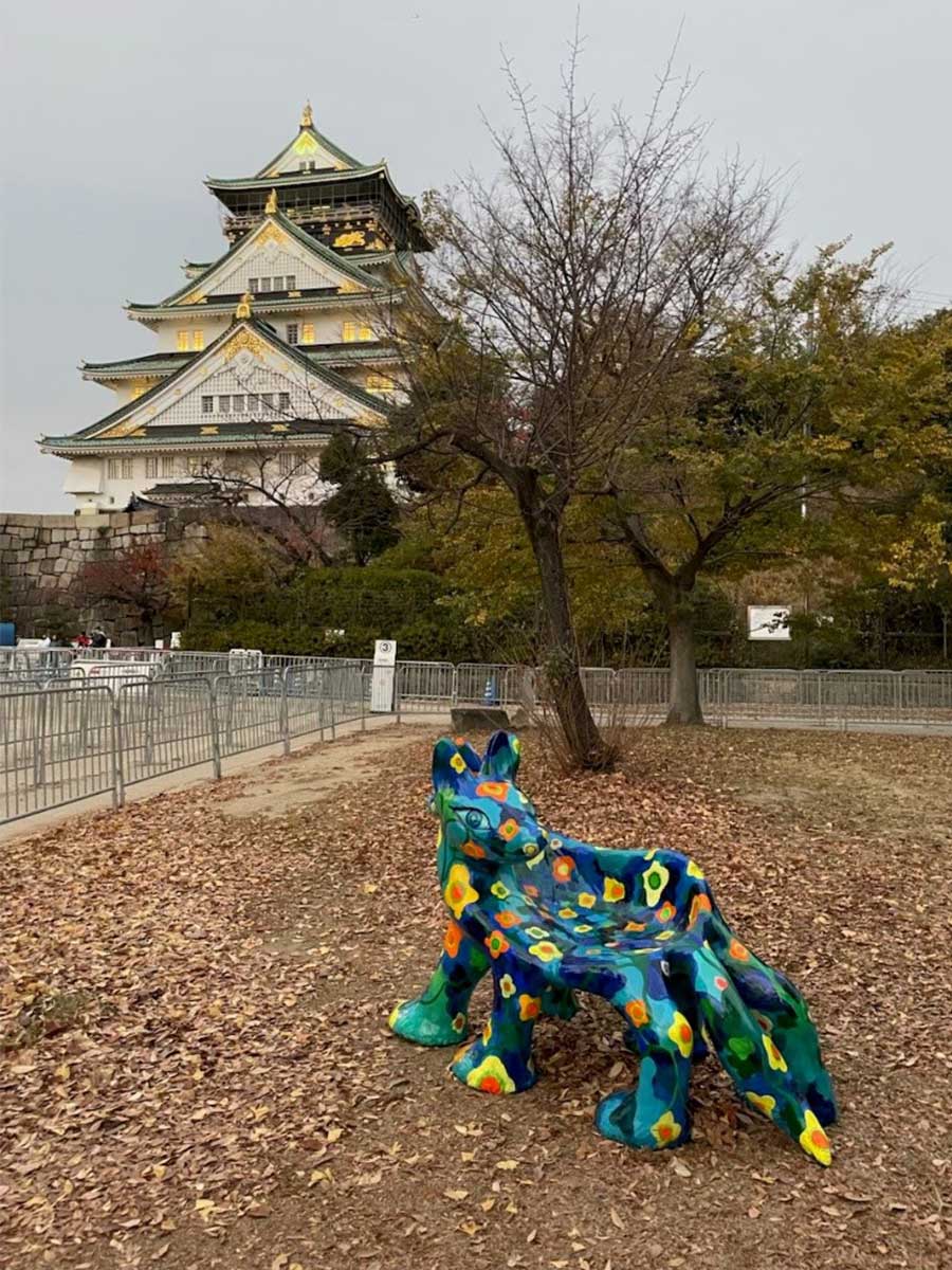大阪城公園　天守閣　（大阪市）：Colorful Flowers in Blue