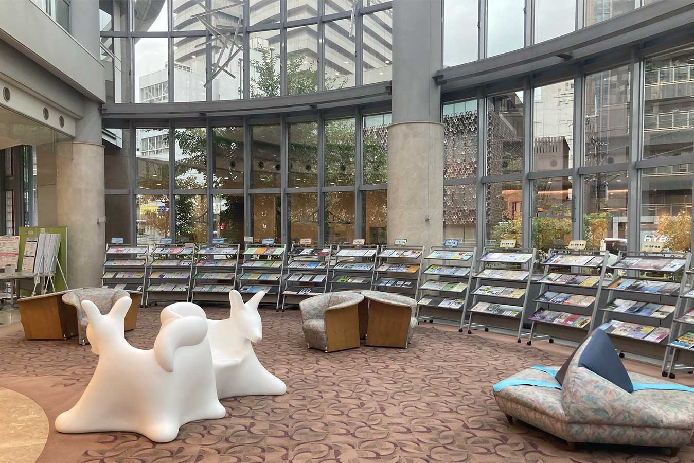 大阪府立男女共同参画・青少年センター（大阪市）：White Model